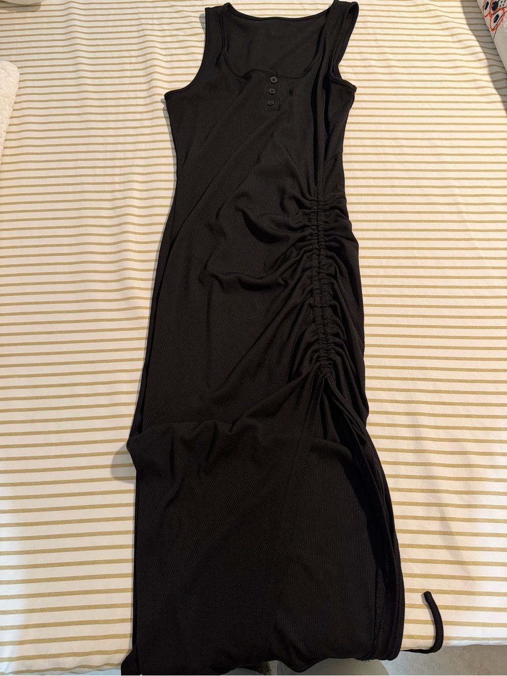 Sleeveless Black Ruched Midi Dress